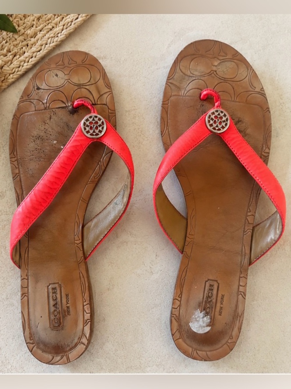 Coach Coral Leather Flip Flops – Size 9